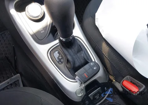 2019 Jeep Compass Upland Edition 4X4 из США, поврежденный, VIN 3C4NJDAB0KT760803